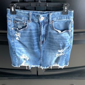 AEO shredded denim skirt